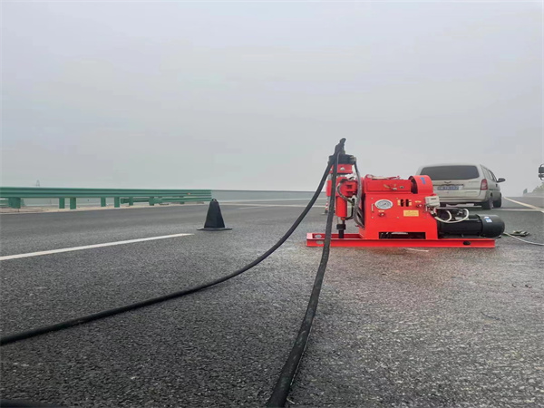 合浦马路路基路面开裂下沉注浆加固灌浆